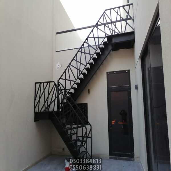 ساندوتش بانل وبيوت شعر جدة | تركيب سلالم حديد ومخارج الطوارئ